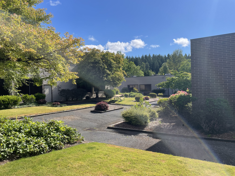 25117 SW Parkway Ave, Wilsonville, OR for sale - Building Photo - Image 3 of 10