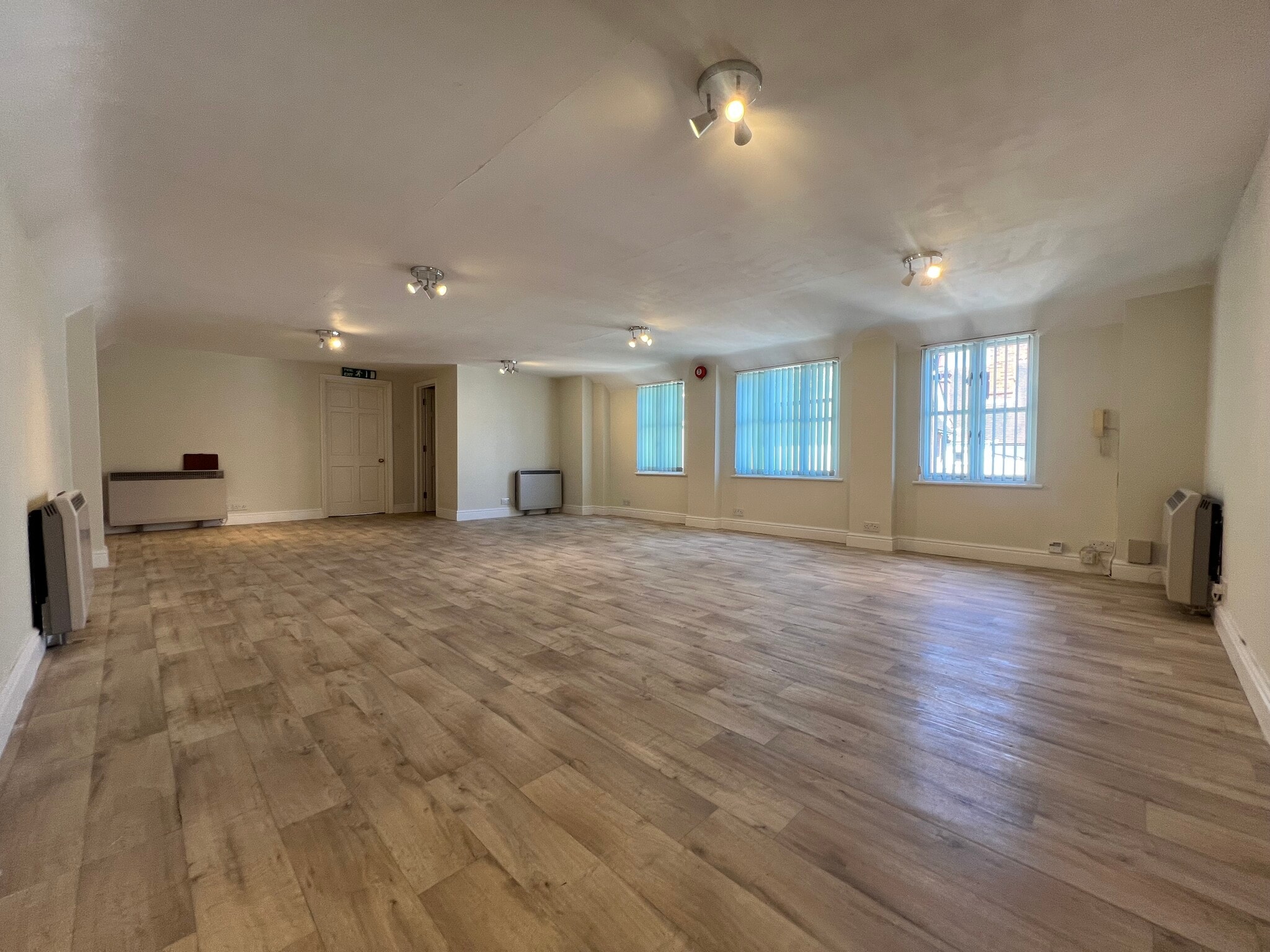 19 High St, Saffron Walden to rent Interior Photo- Image 1 of 4