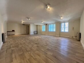 19 High St, Saffron Walden to rent Interior Photo- Image 1 of 4