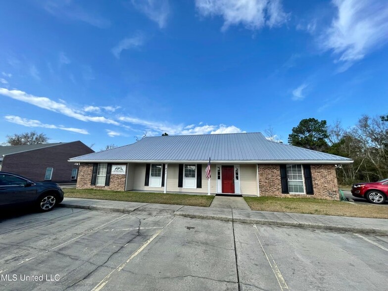 831 Highway 90, Bay Saint Louis, MS for sale - Primary Photo - Image 1 of 3