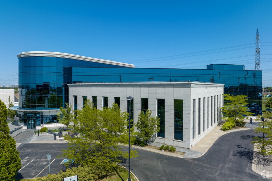 6 Ronrose Dr, Vaughan, ON to rent - Building Photo - Image 2 of 5