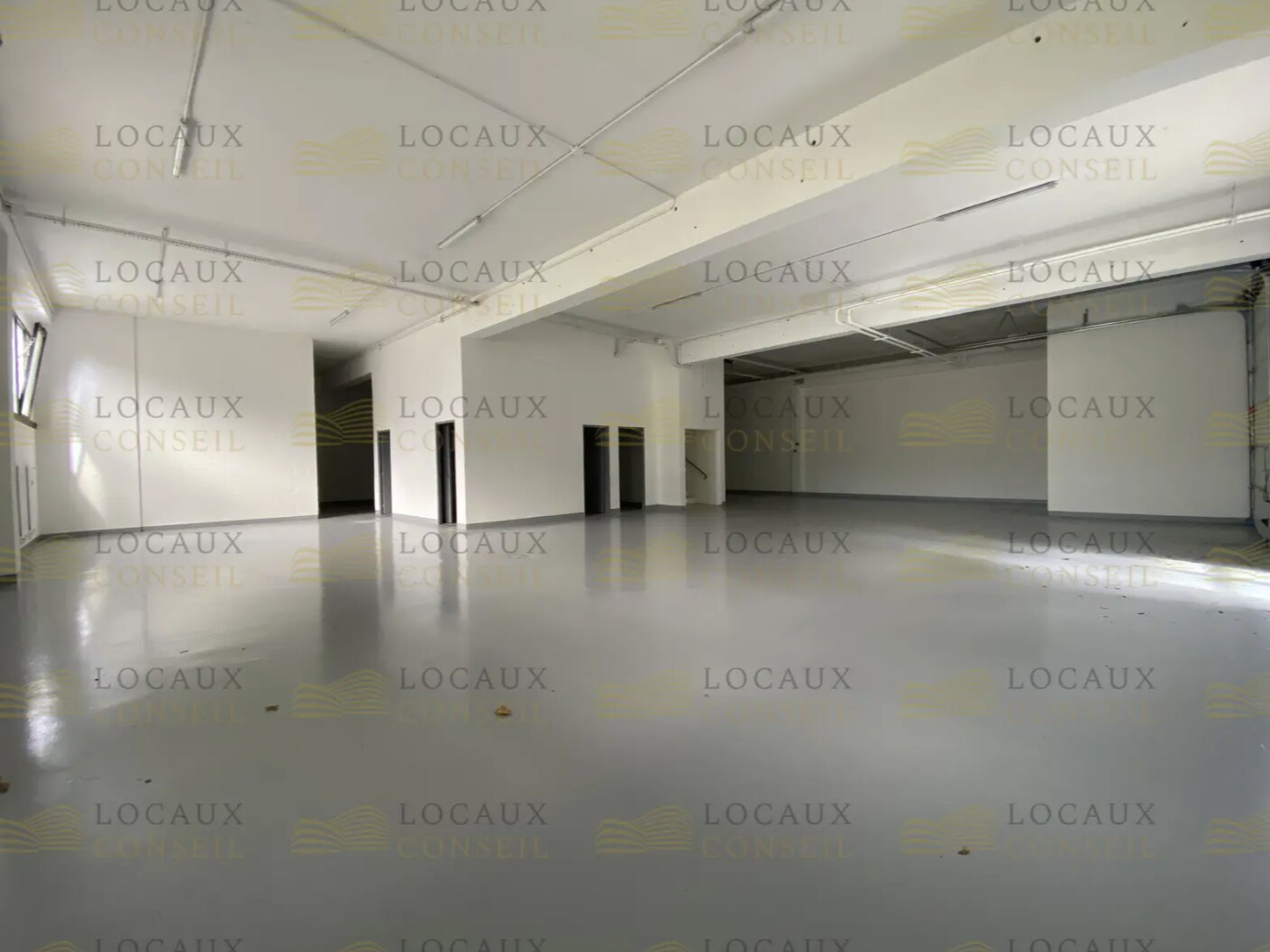 Light Industrial in Nanterre to rent Interior Photo- Image 1 of 9