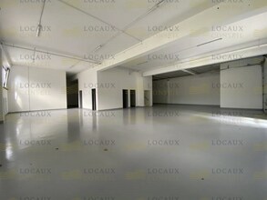 Light Industrial in Nanterre to rent Interior Photo- Image 1 of 9