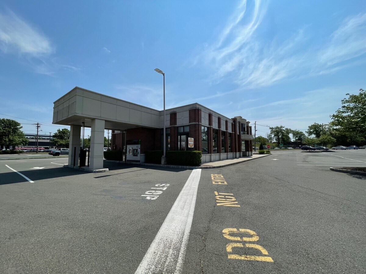 77 Central Ave, Clark 07066 UK