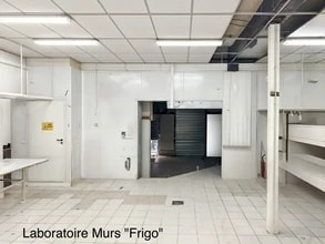 Retail in Lyon to rent Interior Photo- Image 2 of 2