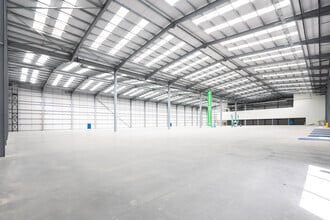 Napier Way, Crawley to rent Interior Photo- Image 1 of 9