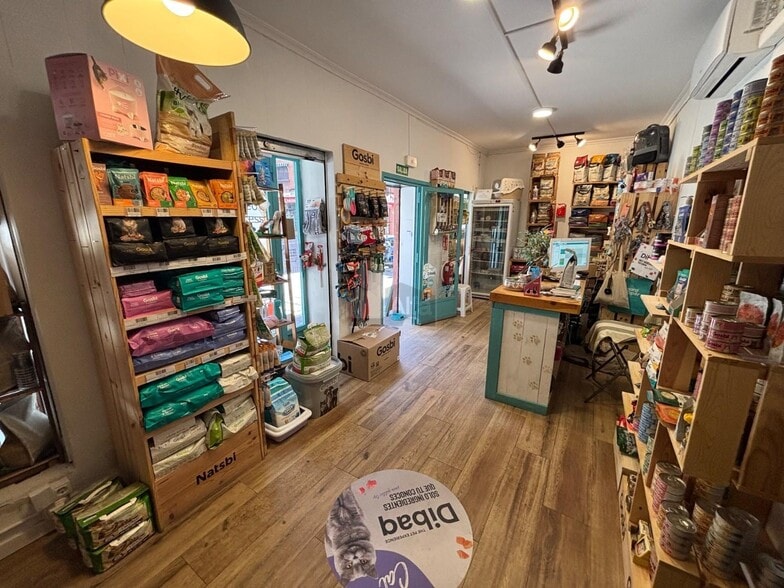Retail in Madrid, Madrid to rent - Interior Photo - Image 2 of 3