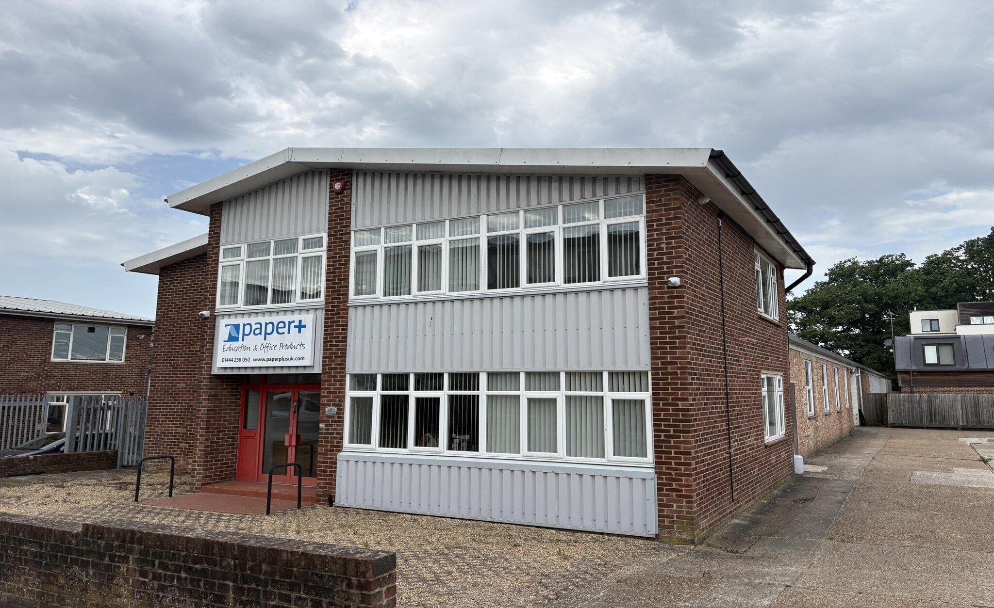 67 Victoria Rd, Burgess Hill to rent Building Photo- Image 1 of 5