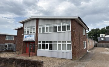 67 Victoria Rd, Burgess Hill to rent Building Photo- Image 1 of 5
