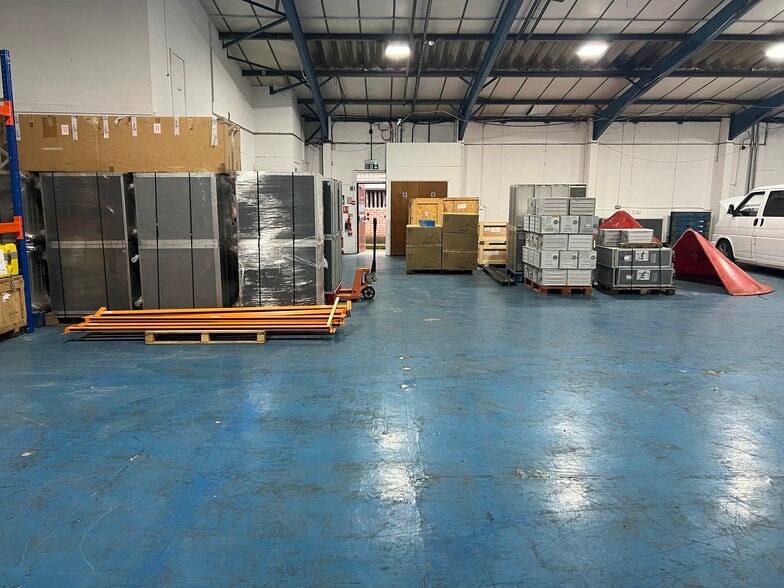 F4 Star Rd, Partridge Green to rent - Interior Photo - Image 3 of 14