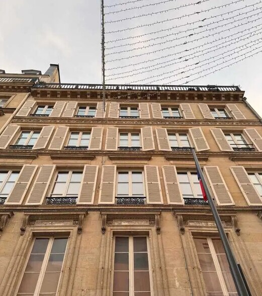 Office in Paris for sale - Building Photo - Image 1 of 4