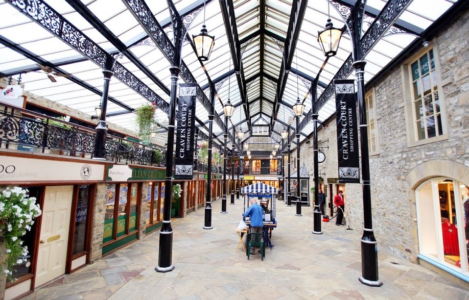 High St, Skipton to rent - Primary Photo - Image 1 of 22