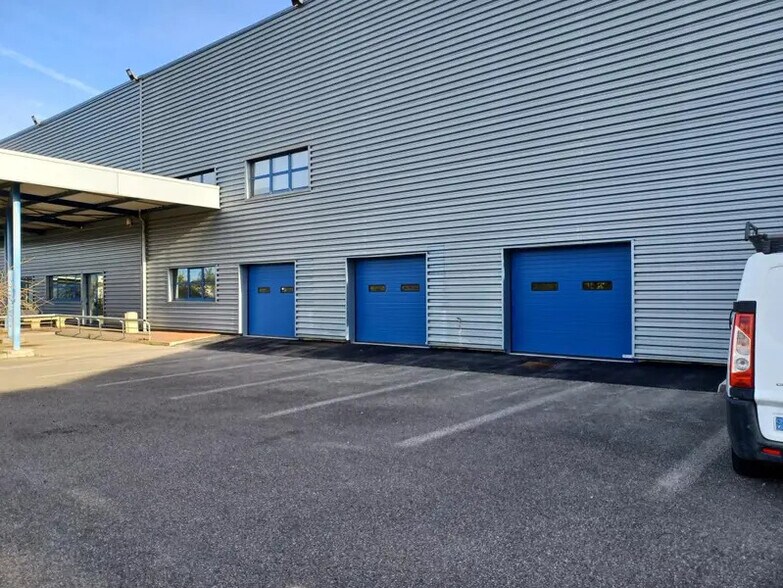 Industrial in Miribel to rent - Building Photo - Image 3 of 18