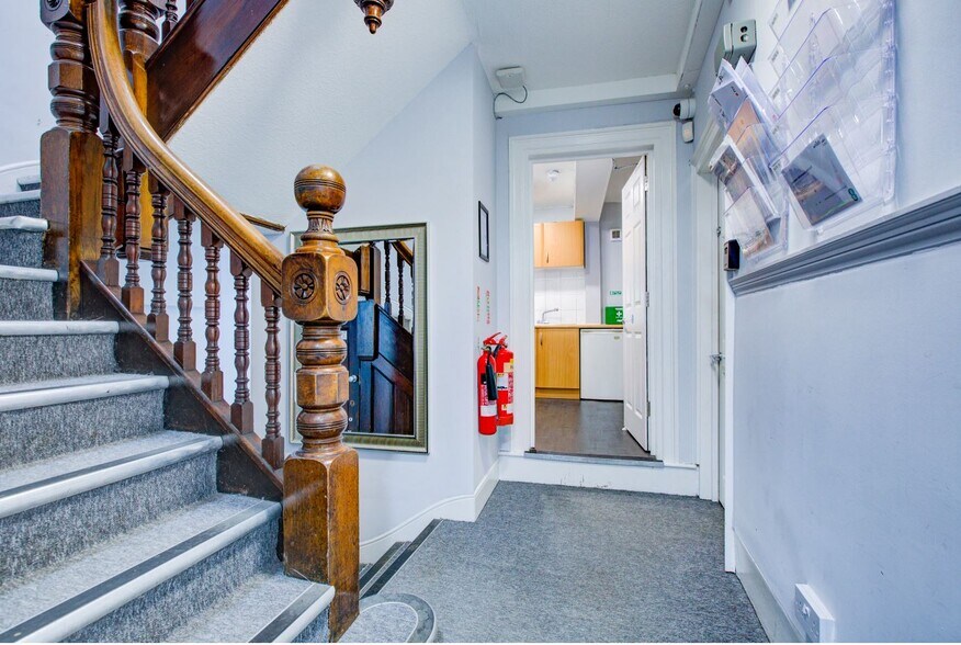 6 St Peters St, St Albans to rent - Interior Photo - Image 2 of 2