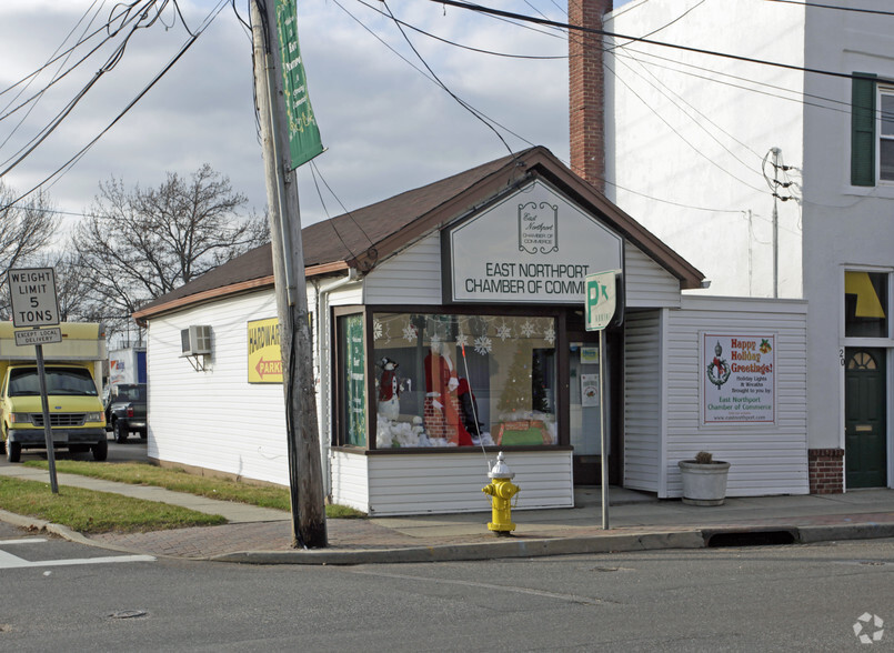 22 Larkfield Rd, East Northport, NY for sale - Primary Photo - Image 1 of 1