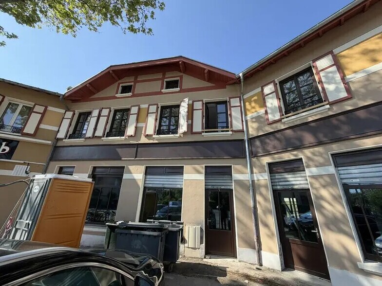 112 Rue De La Poudrette, Villeurbanne to rent - Building Photo - Image 2 of 12