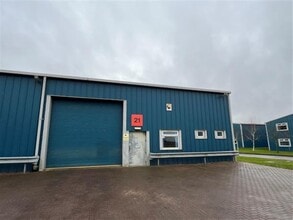 Slippery Gowt Ln, Wyberton to rent Building Photo- Image 1 of 5