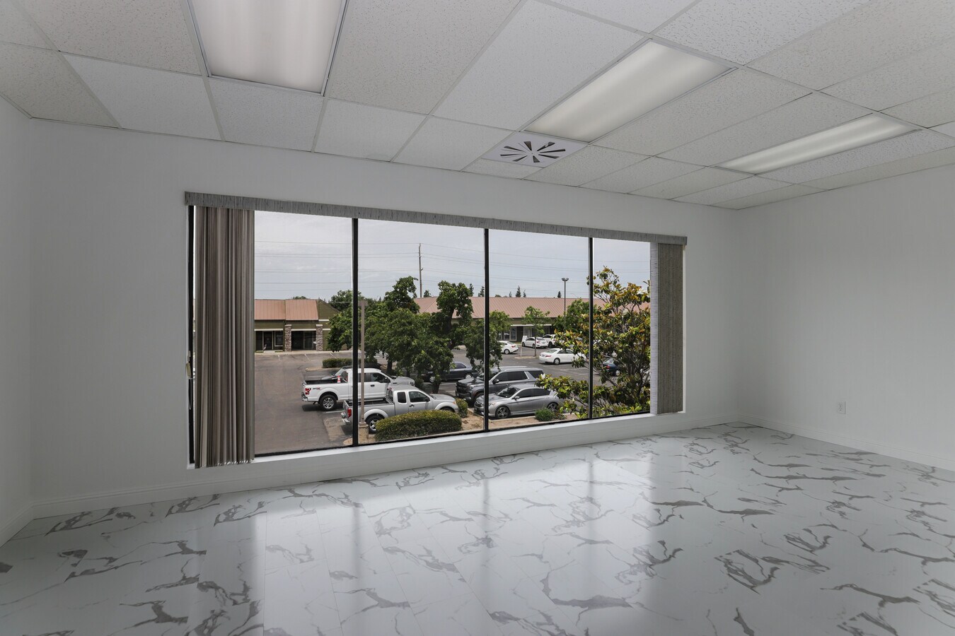 1816 W Kettleman Ln, Lodi 95242 UK