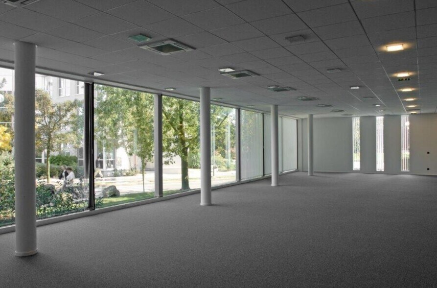 Office in Vélizy-Villacoublay to rent - Interior Photo - Image 3 of 6