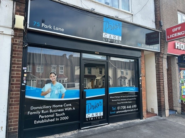 75 Park Ln, Hornchurch to rent - Building Photo - Image 2 of 2