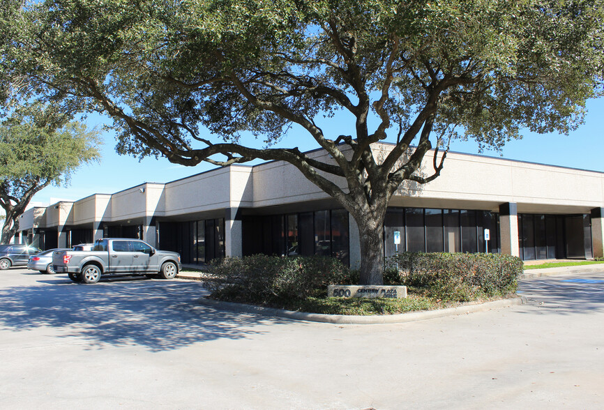 500 Century Plaza Dr, Houston, TX for rent - Building Photo - Image 2 of 7