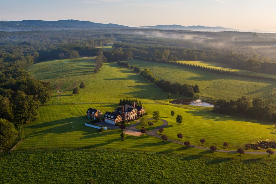 6055 Rolling Rd S, Scottsville, VA for sale - Primary Photo - Image 1 of 1