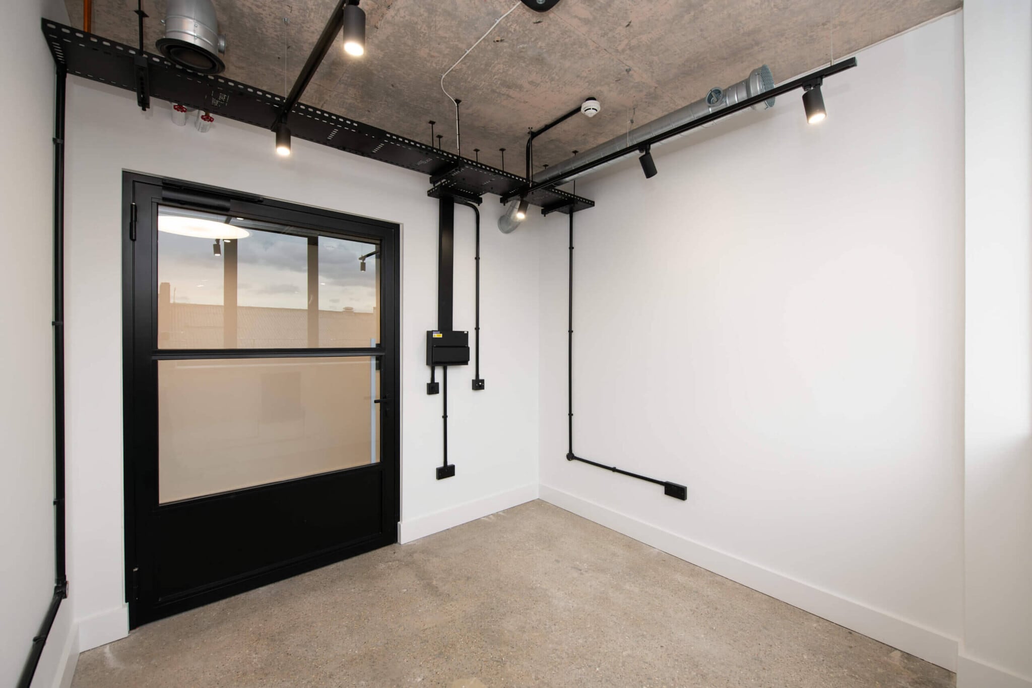 4-10 North Rd, London to rent Interior Photo- Image 1 of 16