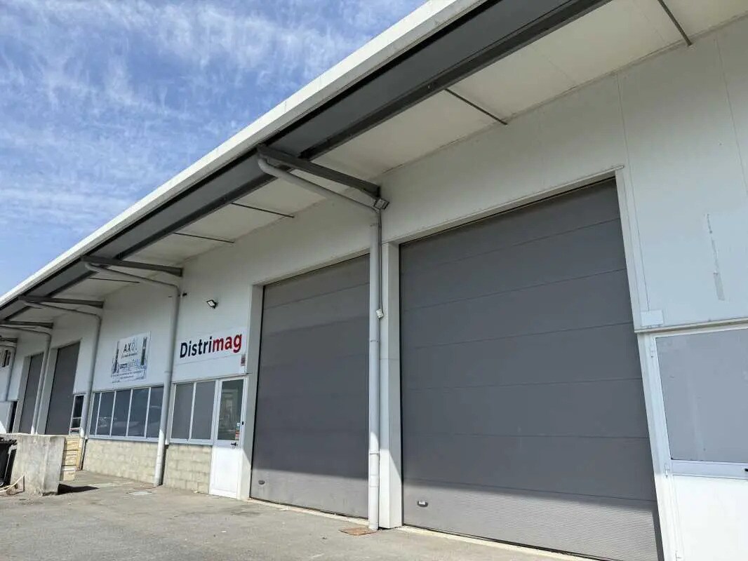 Light Industrial in Le Haillan to rent Building Photo- Image 1 of 7