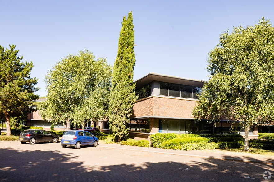 Waltham Rd, Maidenhead to rent - Building Photo - Image 2 of 3