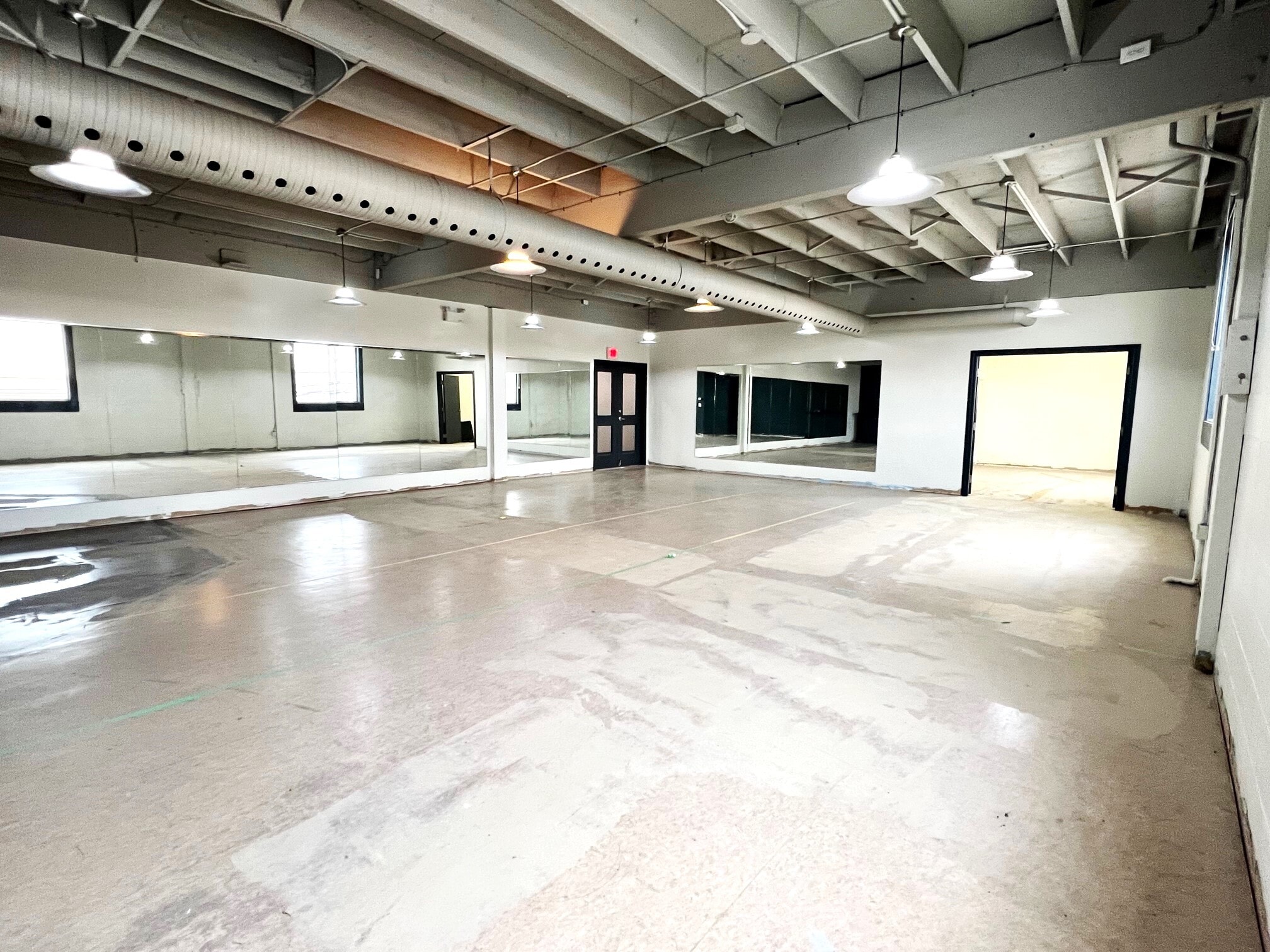 10575-10583 115th St, Edmonton, AB to rent Interior Photo- Image 1 of 9