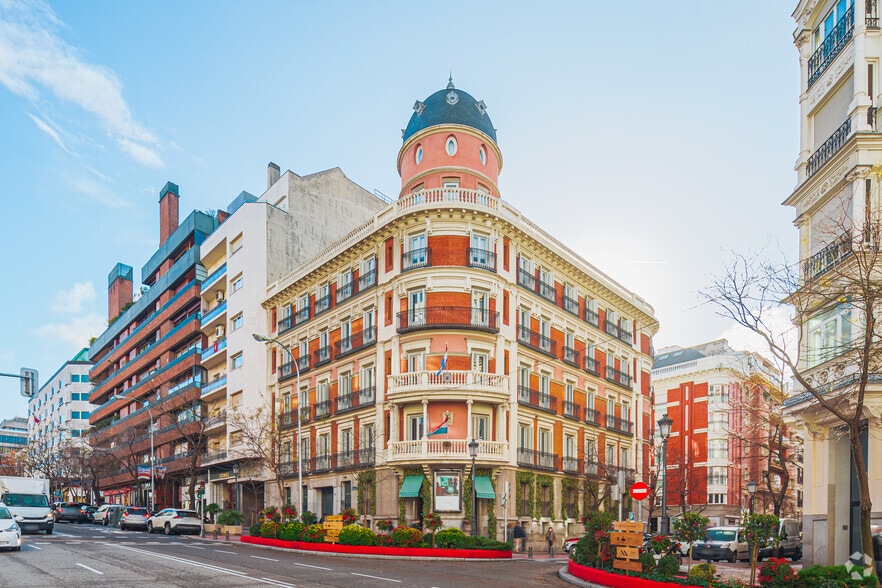 Office in Madrid, Madrid to rent - Building Photo - Image 2 of 2