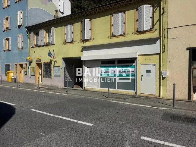 Location Commerce 123 m²