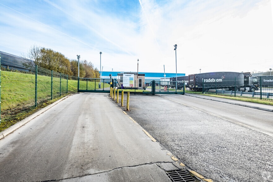 Acornfield Rd, Liverpool for sale - Primary Photo - Image 1 of 1