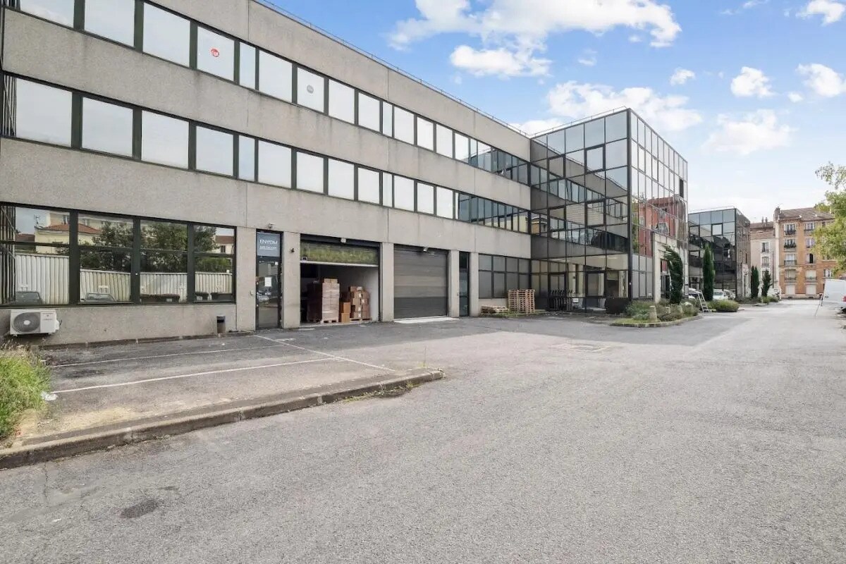 Industrial in Ivry-sur-Seine to rent Building Photo- Image 1 of 19