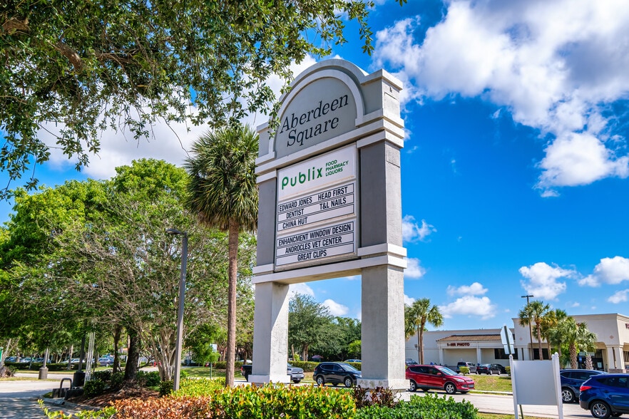 4966 Le Chalet Blvd, Boynton Beach, FL to rent - Building Photo - Image 2 of 5