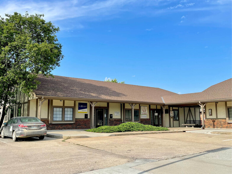 2721 W 6th St, Lawrence, KS for rent - Building Photo - Image 1 of 9