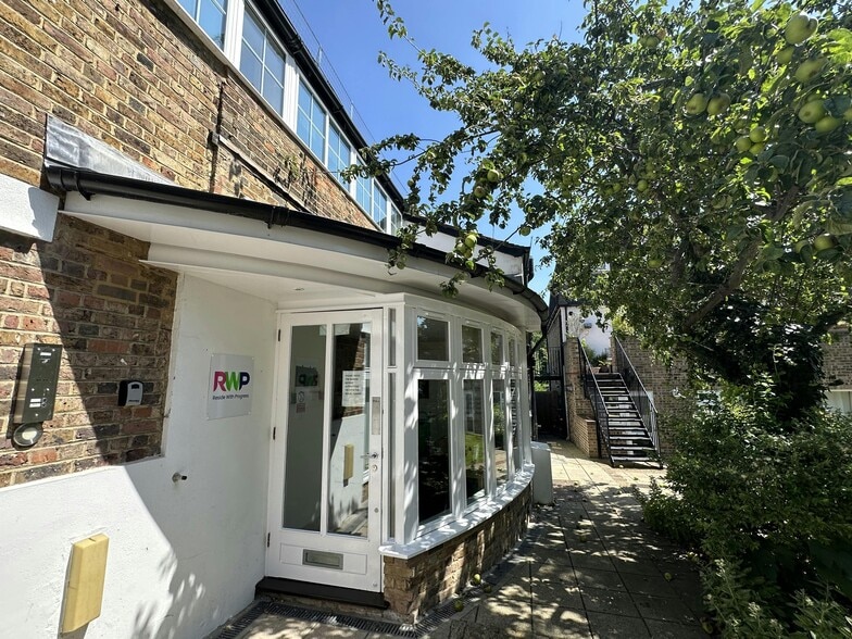 18 Lower Teddington Rd, Kingston Upon Thames for sale - Building Photo - Image 3 of 9