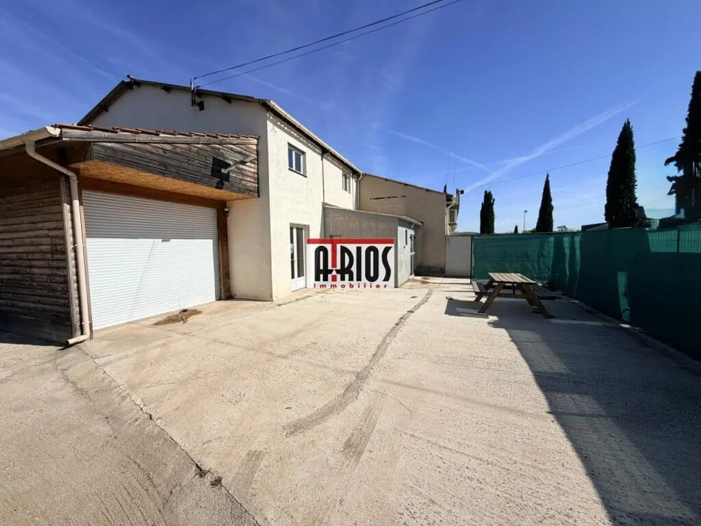 Location Entrepôt 272 m² - Photo 1