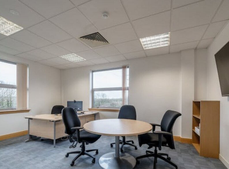 Gazelle Close, Wokingham to rent - Interior Photo - Image 2 of 6