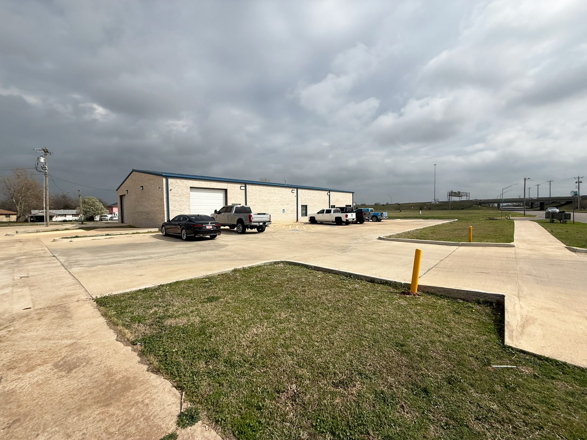 3607 & 3617 SW 44th St portfolio portfolio of 2 properties for sale on LoopNet.co.uk Primary Photo- Image 1 of 3