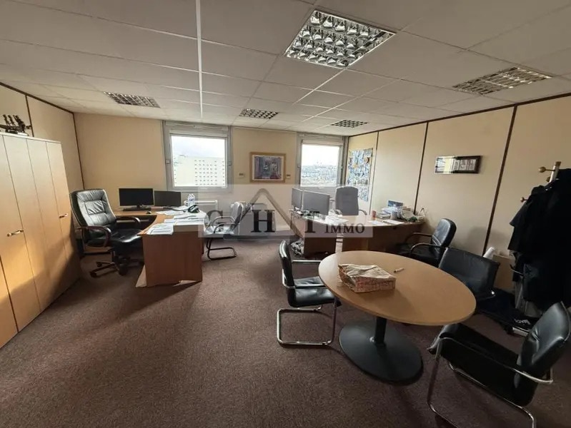 Office in Saint-Ouen-sur-Seine for sale Interior Photo- Image 1 of 10
