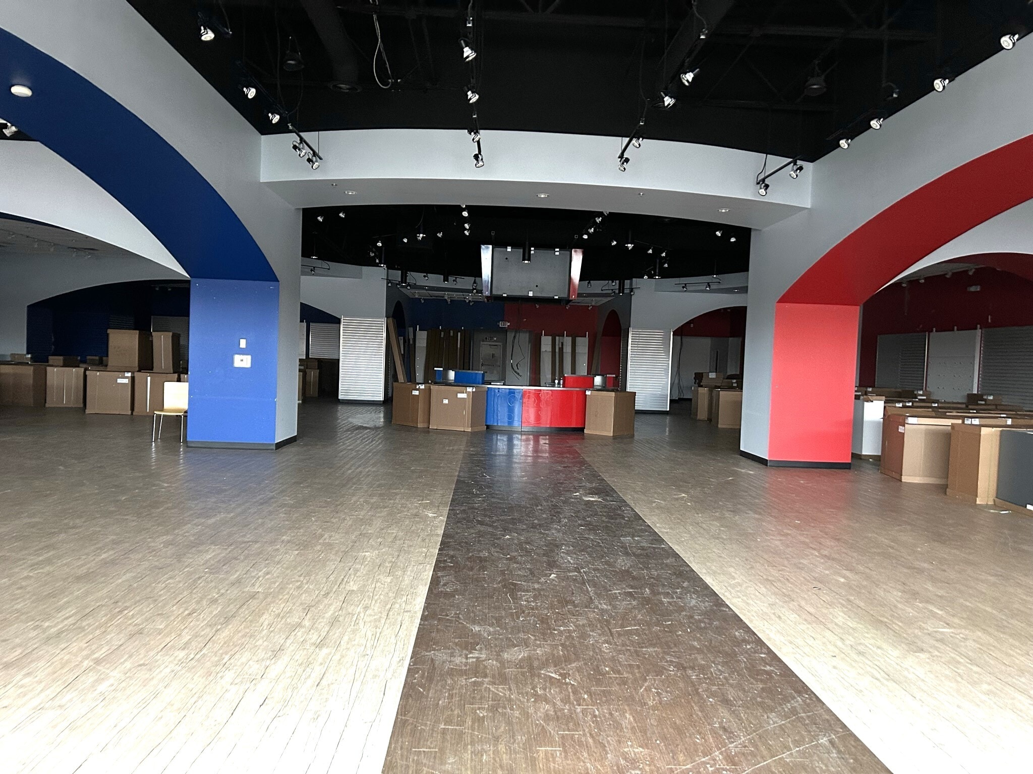 4600 Shelbyville Rd, Louisville, KY to rent Interior Photo- Image 1 of 5