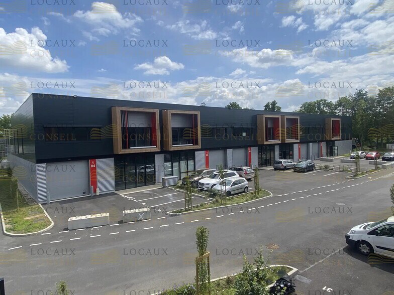 Light Industrial in Éragny to rent - Building Photo - Image 3 of 3