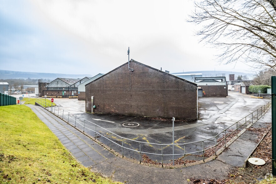 Woolley Bridge Rd, Glossop to rent - Building Photo - Image 2 of 2