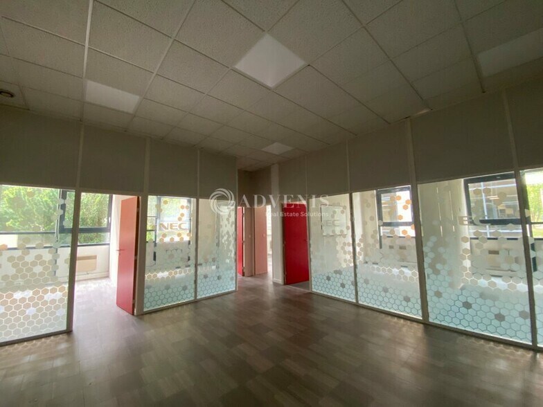 3 Boulevard Des Chênes, Guyancourt to rent - Interior Photo - Image 3 of 6