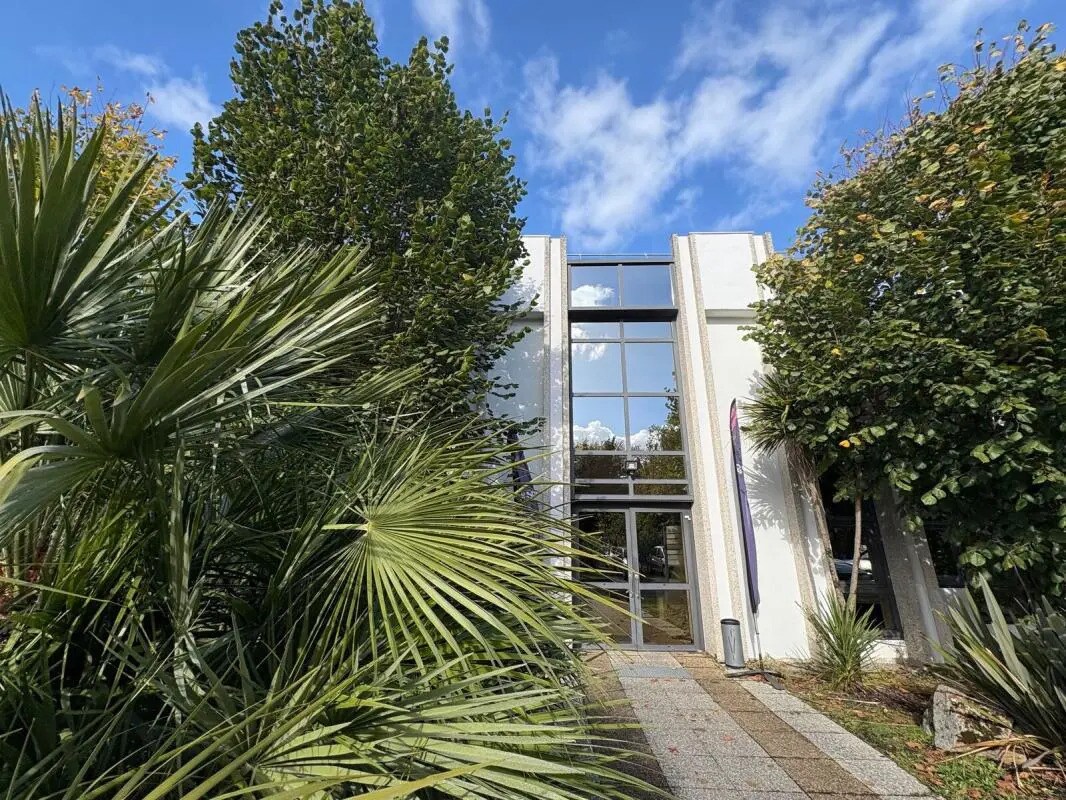 Office in Nantes to rent Building Photo- Image 1 of 12