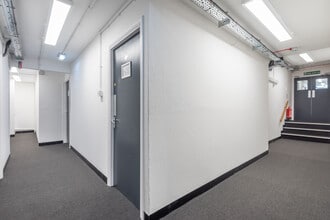 44-46 Terrace Rd, Walton On Thames to rent Interior Photo- Image 2 of 2