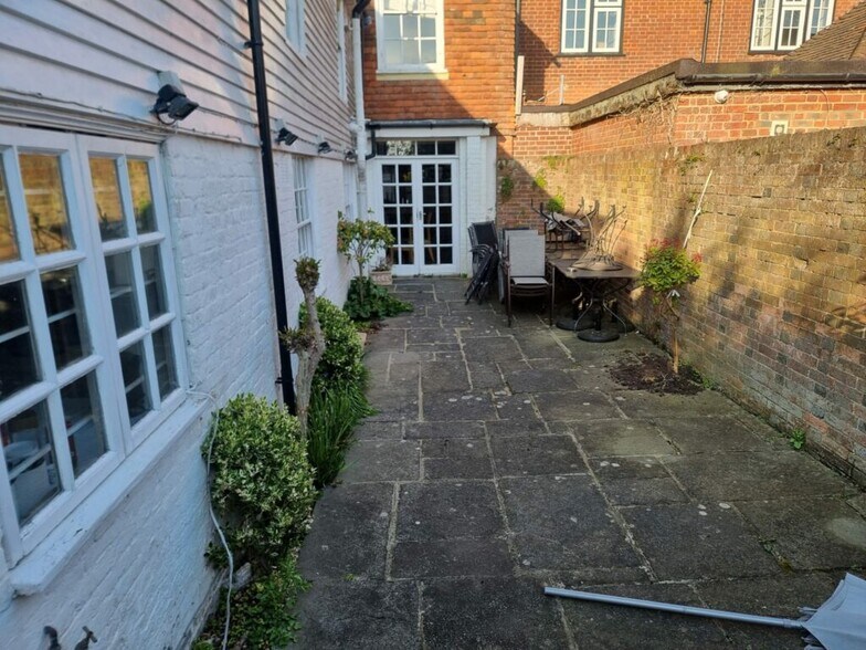 17-18 High St, Battle to rent - Building Photo - Image 2 of 2