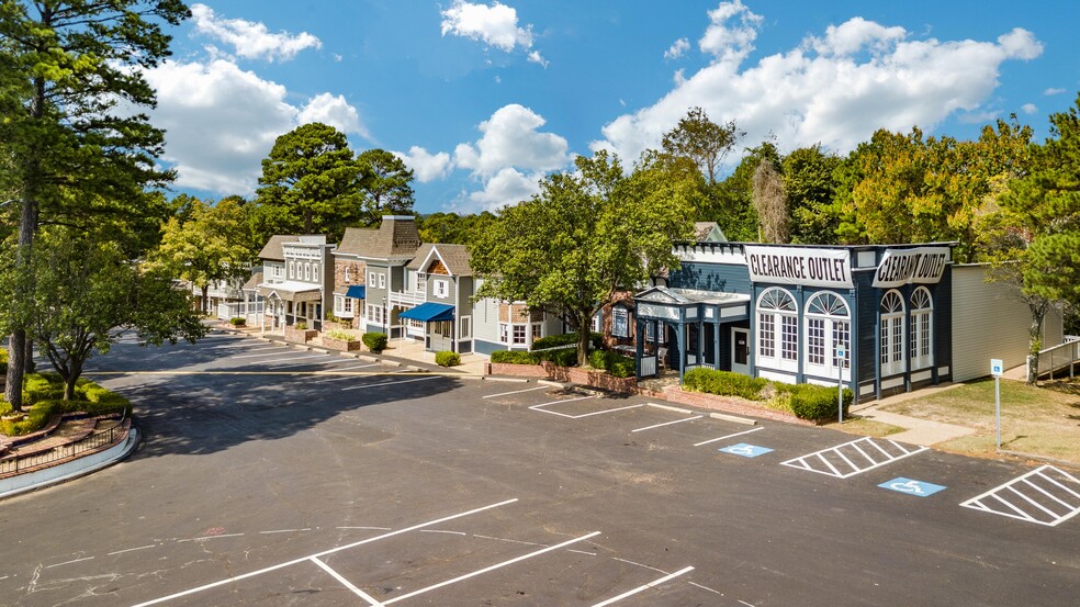 508-516 Village Cir, Eureka Springs, AR for rent - Building Photo - Image 3 of 7