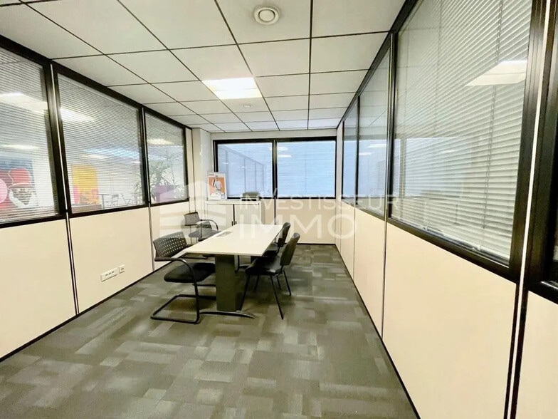 Light Industrial in Villiers-sur-Marne to rent - Interior Photo - Image 2 of 4